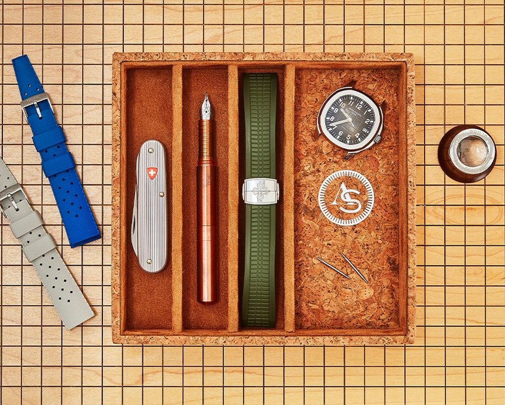 Analog/Shift 1976 Collection Strap Changing Tray